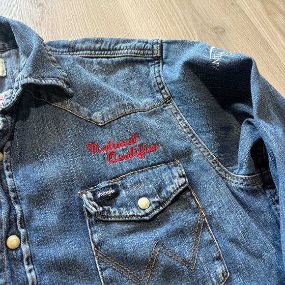 Men's Wrangler Wyoming National Qualifier Bull Riding Denim Snap Shirt Sz Medium - Picture 8 of 8